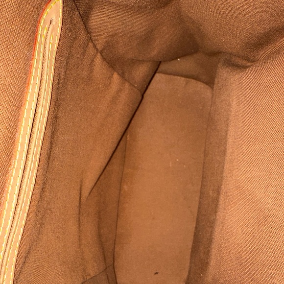 Backpack - Picture 2 of 8